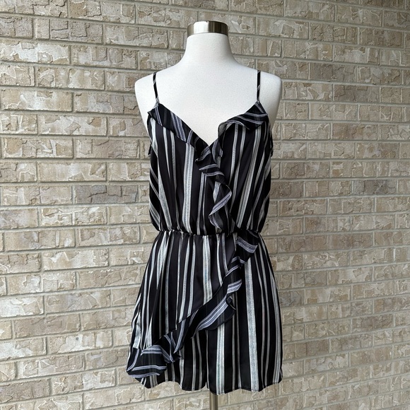 BCBGeneration Pants - BCBGeneration Striped Romper Size S 🌸